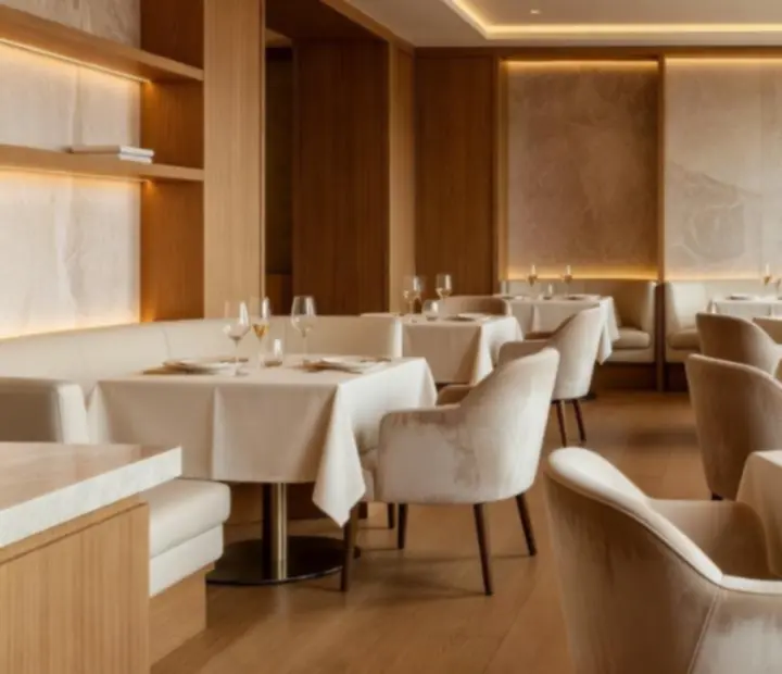 Világos, elegáns fine dining étterem belső tere a Rendezvenyhubban